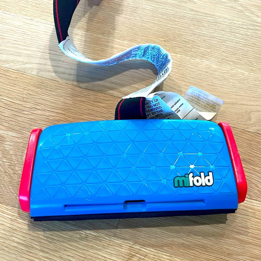 Mifold grab and go booster seat